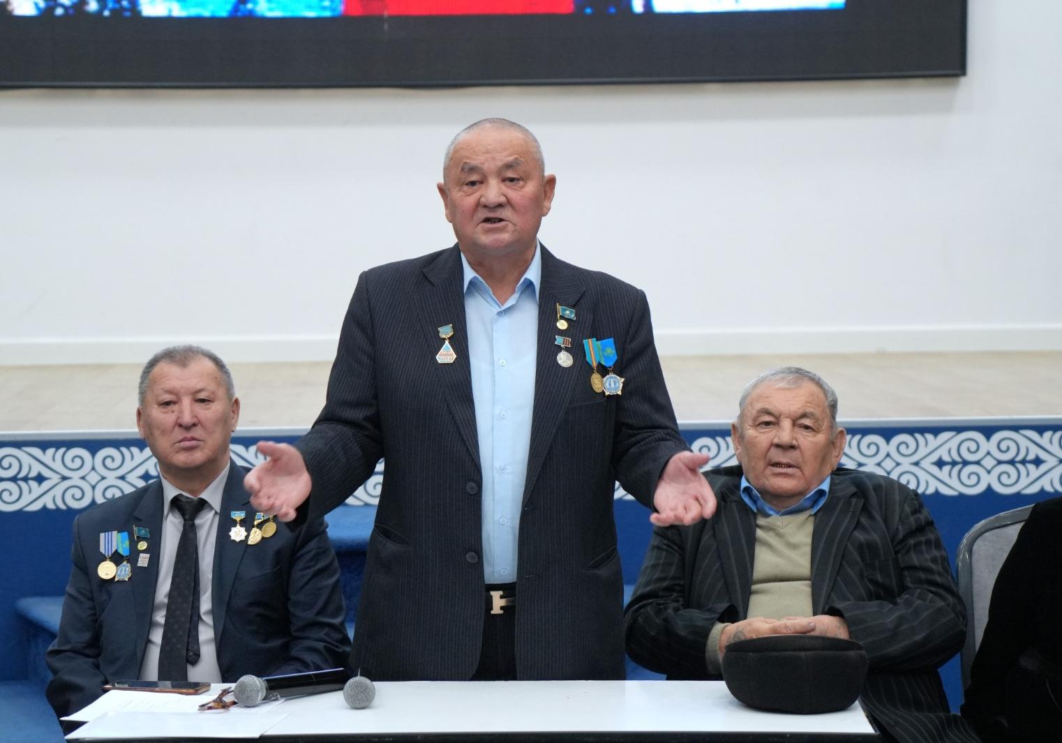 В АУЭС прошла открытая лекция, посвящённая Декабрьским событиям