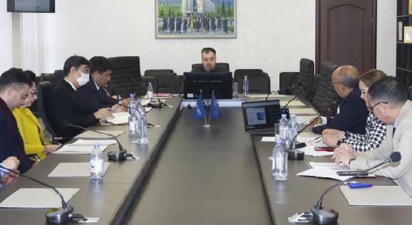 В АУЭС состоялся Республиканский круглый стол «Независимость превыше всего» - 1