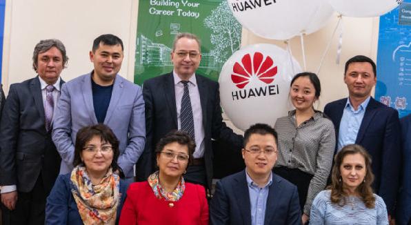 В АУЭС открылась ИКТ Академия Huawei - 1
