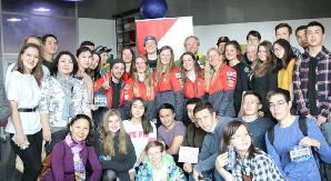 Американская команда по лыжной акробатике приехала в Алматы! Студенты АУЭС присоединились к их открытой встрече в American Space в субботу, 29 февраля. - 1