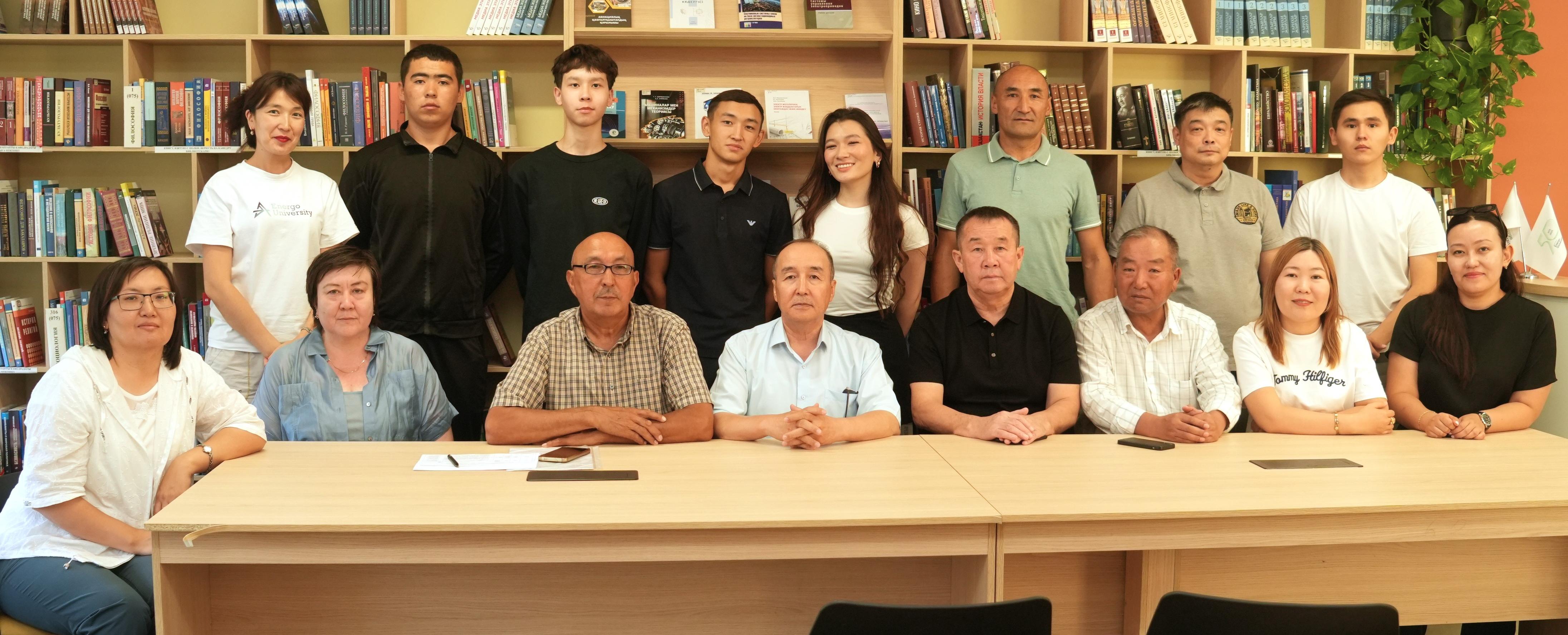 
                                            АЭжБУ-де Конституция күніне арналған дөңгелек үстел өтті
                                         